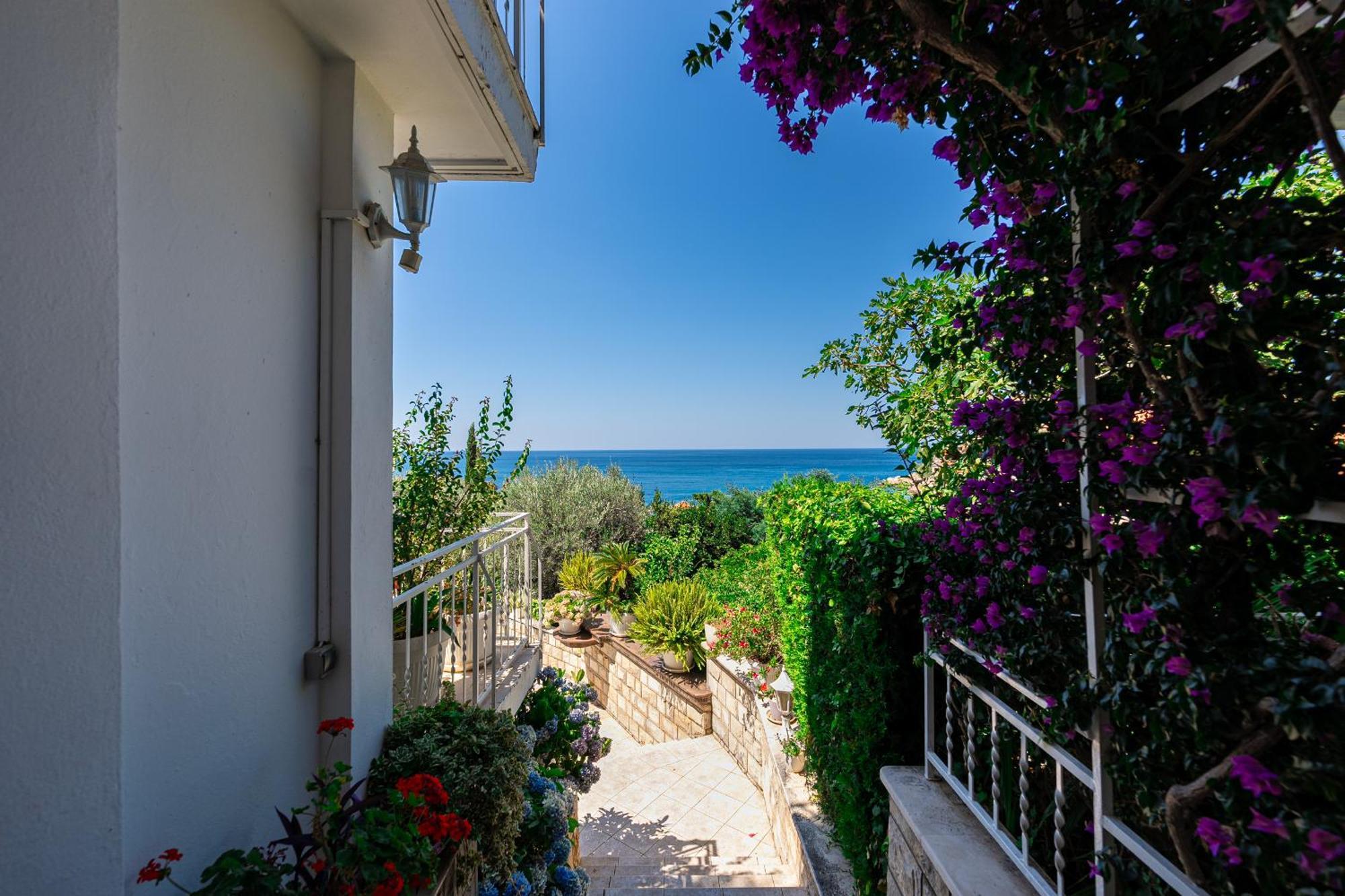 Sun Rose Apartments Sveti Stefan Exterior foto