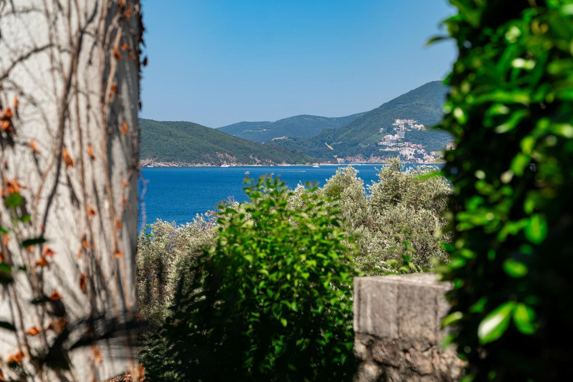 Sun Rose Apartments Sveti Stefan Cameră foto