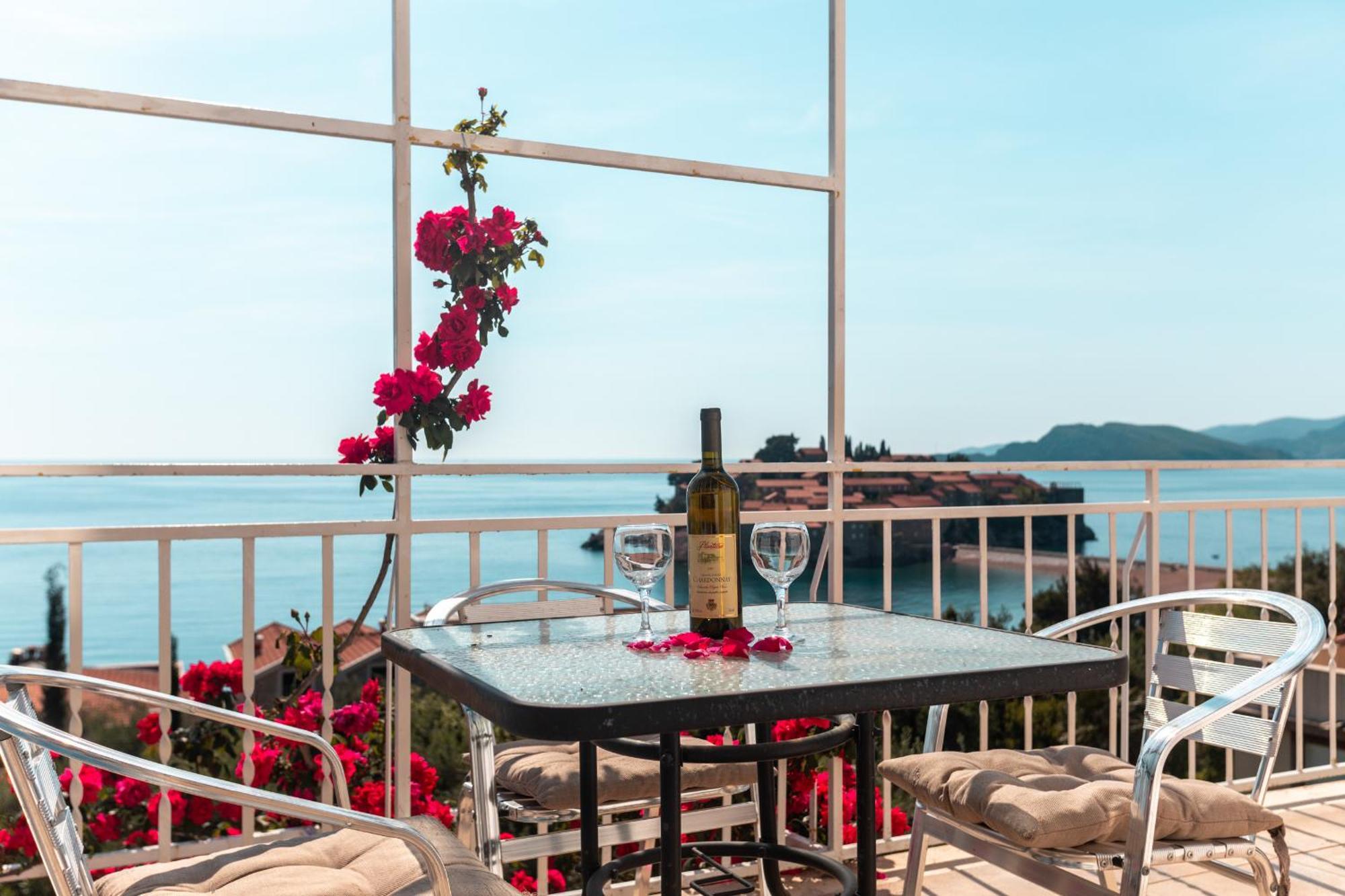 Sun Rose Apartments Sveti Stefan Cameră foto